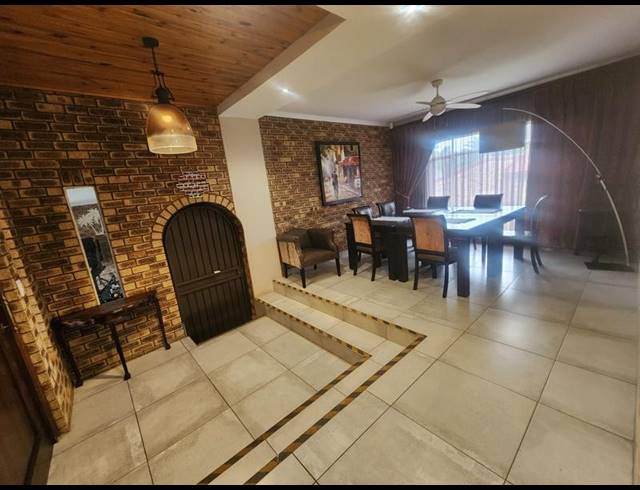 BUSINESS FOR SALE IN HELDERKRUIN EXT